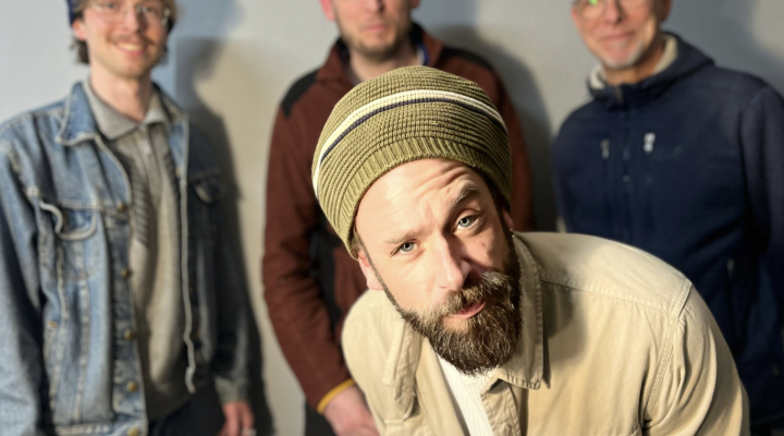 Mario & The Buccaneers sind eine musikalische Melange aus Blues, Reggae und Pop. Ihr Groove aus dem Herzen der Hansestadt wird in klassischer Rockbesetzung (Drums, Bass, Keys, Gitarre) umgesetzt und von 4-Stimmigen Harmonien untermalt